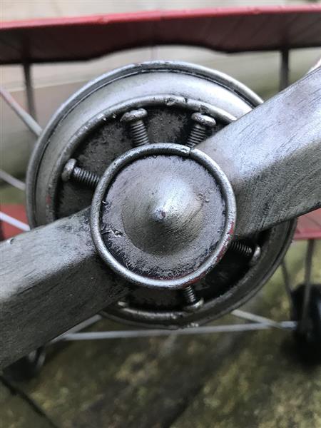 Grote foto metalen schaalmodel van een vliegtuig uit de ww2 een luftwaffe schaalmodel tuin en terras tuindecoratie