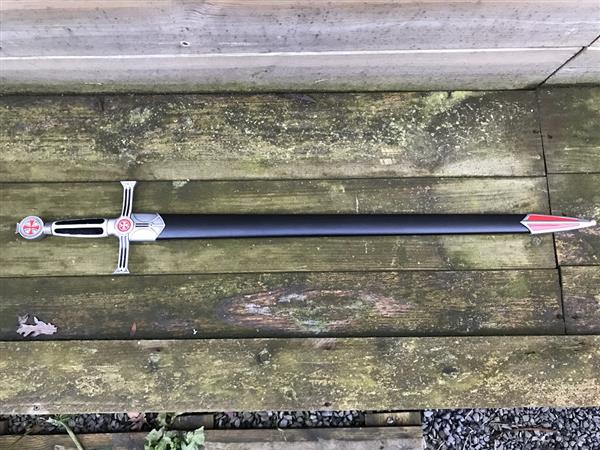 Grote foto een zwaard van de tempeliers leuk decoratief object tuin en terras tuindecoratie