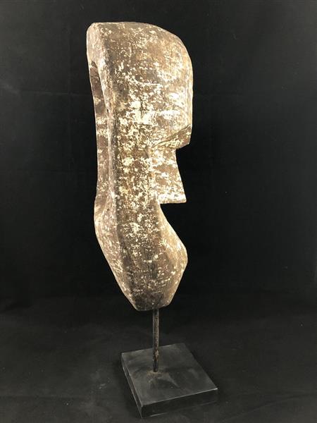 Grote foto kunst tribal art masker op statief handgemaakt tuin en terras tuindecoratie