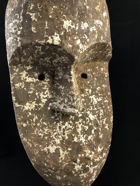 Grote foto kunst tribal art masker op statief handgemaakt tuin en terras tuindecoratie