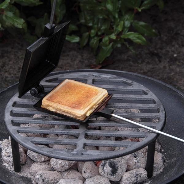 Grote foto tosti ijzer voor boven het kampvuur fantastisch resultaat en gezellig huis en inrichting kachels en openhaarden