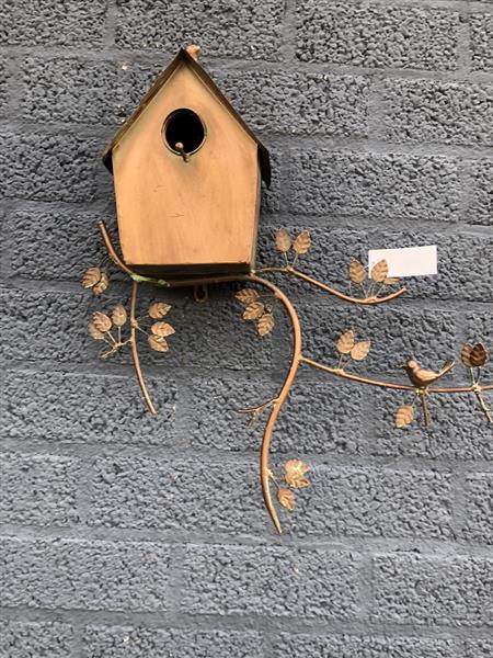 Grote foto prachtig koper metalen wand vogelhuis. tuin en terras tuindecoratie