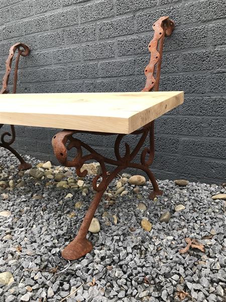 Grote foto set losse bank zijdelen zware gietijzeren steunen tuin en terras tuinmeubelen