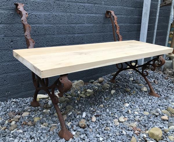 Grote foto set losse bank zijdelen zware gietijzeren steunen tuin en terras tuinmeubelen