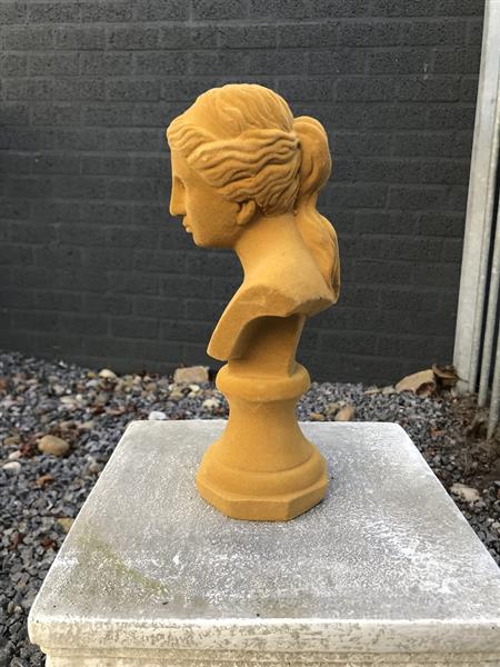 Grote foto beeld van eva afgewerkt in fluweel kleur ochre tuin en terras tuindecoratie