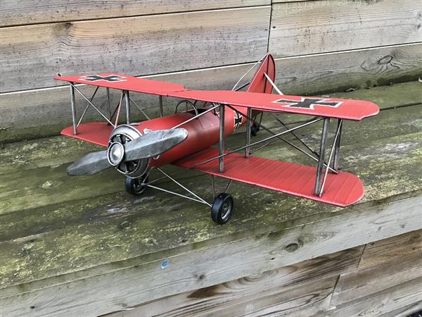 Grote foto metalen schaalmodel van een vliegtuig uit de ww2 een luftwaffe schaalmodel tuin en terras tuindecoratie