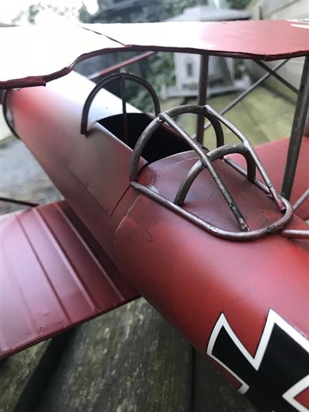 Grote foto metalen schaalmodel van een vliegtuig uit de ww2 een luftwaffe schaalmodel tuin en terras tuindecoratie