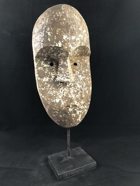 Grote foto kunst tribal art masker op statief handgemaakt tuin en terras tuindecoratie