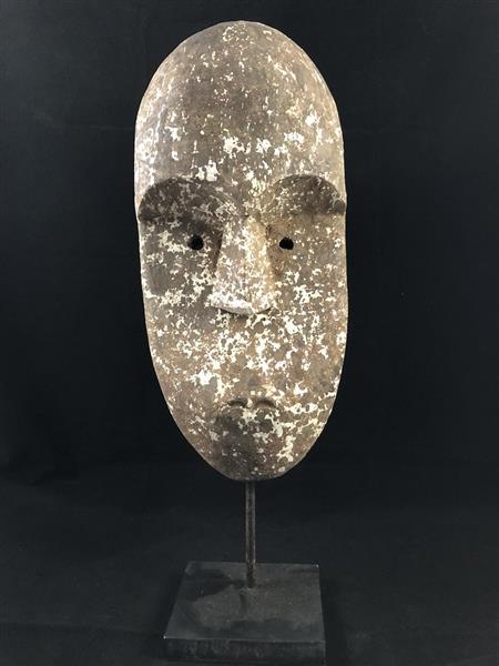 Grote foto kunst tribal art masker op statief handgemaakt tuin en terras tuindecoratie