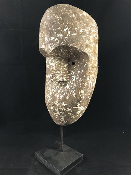 Grote foto kunst tribal art masker op statief handgemaakt tuin en terras tuindecoratie