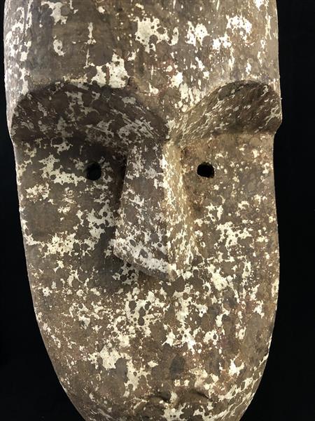 Grote foto kunst tribal art masker op statief handgemaakt tuin en terras tuindecoratie