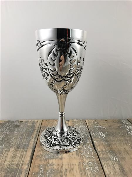 Grote foto nostalgisch wijnglas decoratieve kelk verzilverd tuin en terras tuindecoratie