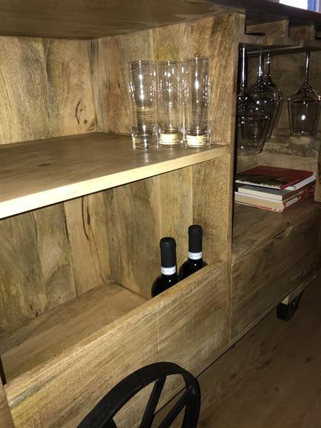 Grote foto rijdende bar industri le look met 2 grote ijzeren wielen huis en inrichting woningdecoratie