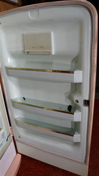 Grote foto retro bolle vintage koelkast ijskast english art antiek en kunst keukenbenodigdheden