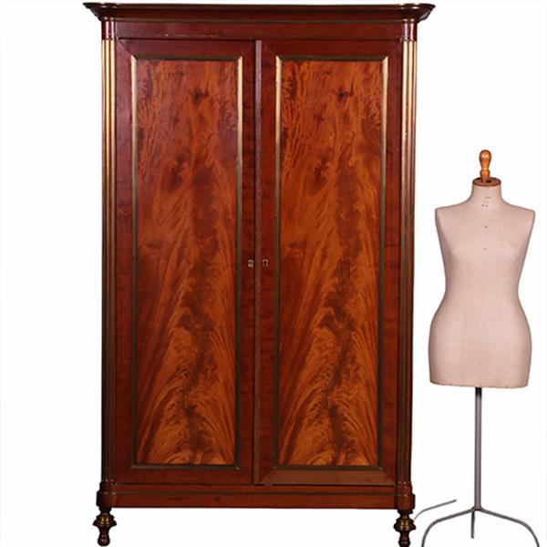 Grote foto chique franse tweedeurskast bloemmahonie met brons ronde hoekstijlen ca 1840 no.412005 antiek en kunst stoelen en banken