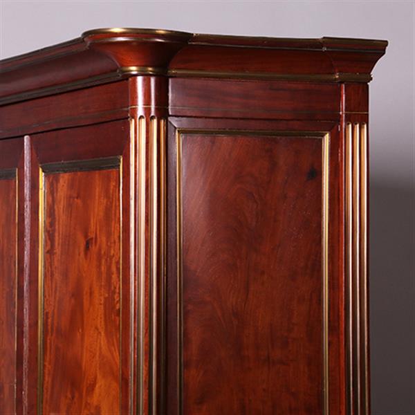 Grote foto chique franse tweedeurskast bloemmahonie met brons ronde hoekstijlen ca 1840 no.412005 antiek en kunst stoelen en banken
