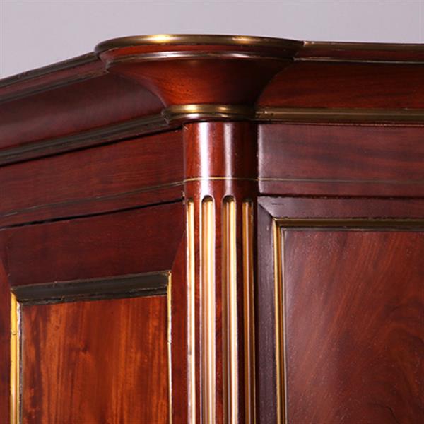 Grote foto chique franse tweedeurskast bloemmahonie met brons ronde hoekstijlen ca 1840 no.412005 antiek en kunst stoelen en banken
