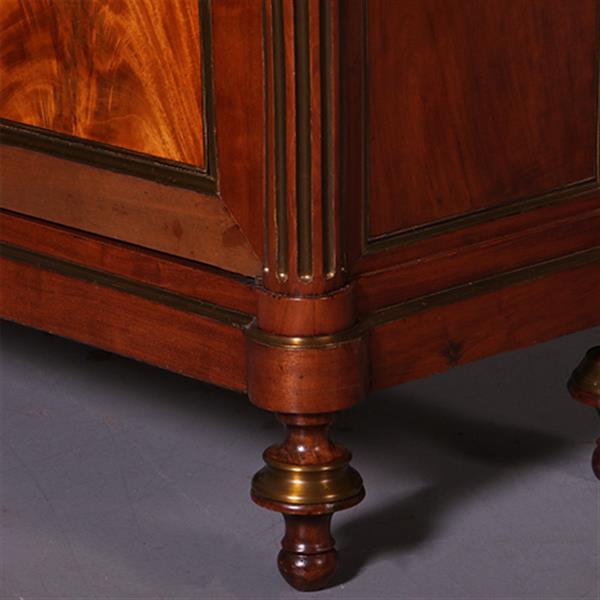 Grote foto chique franse tweedeurskast bloemmahonie met brons ronde hoekstijlen ca 1840 no.412005 antiek en kunst stoelen en banken