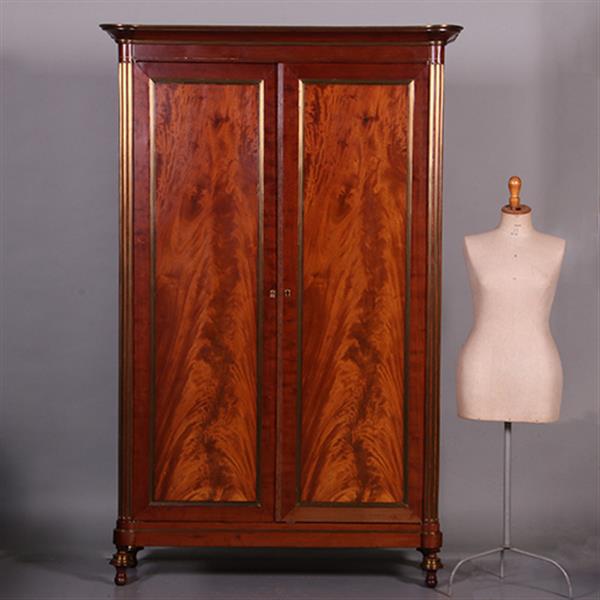 Grote foto chique franse tweedeurskast bloemmahonie met brons ronde hoekstijlen ca 1840 no.412005 antiek en kunst stoelen en banken