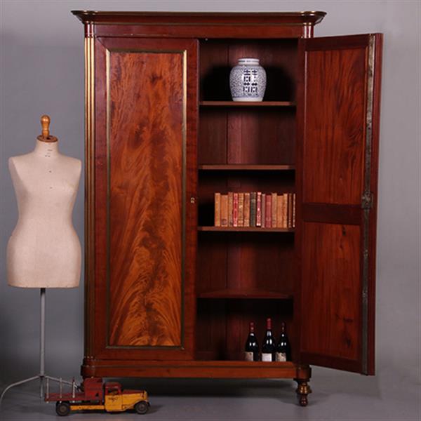 Grote foto chique franse tweedeurskast bloemmahonie met brons ronde hoekstijlen ca 1840 no.412005 antiek en kunst stoelen en banken