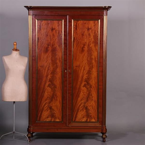 Grote foto chique franse tweedeurskast bloemmahonie met brons ronde hoekstijlen ca 1840 no.412005 antiek en kunst stoelen en banken