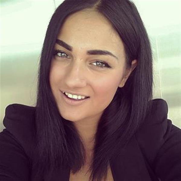 Grote foto verlegen dame zoekt assertieve man contacten en berichten vrouw zoekt man
