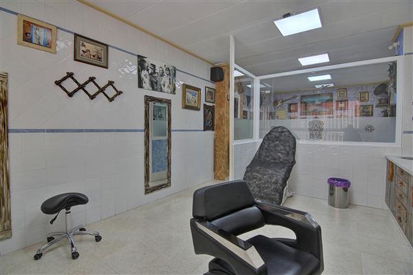 Grote foto tattooshop te koop in calpe spanje bedrijfspanden praktijkruimte te koop