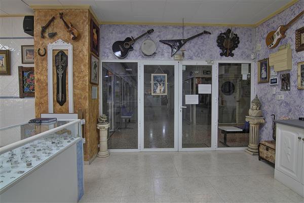 Grote foto tattooshop te koop in calpe spanje bedrijfspanden praktijkruimte te koop