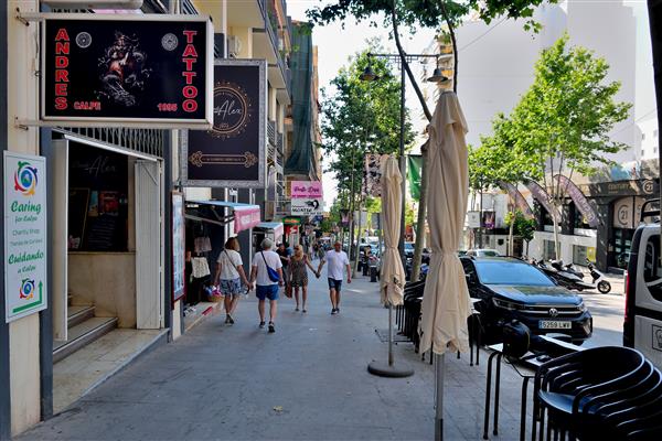 Grote foto tattooshop te koop in calpe spanje bedrijfspanden praktijkruimte te koop