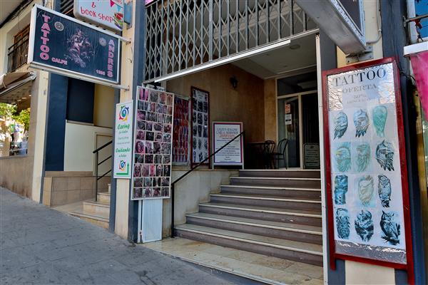 Grote foto tattooshop te koop in calpe spanje bedrijfspanden praktijkruimte te koop