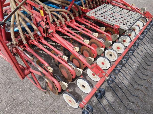 Grote foto kverneland pneumatic da zaaicombinatie 3 meter breed agrarisch zaaimachines