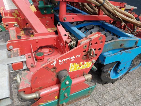 Grote foto kverneland pneumatic da zaaicombinatie 3 meter breed agrarisch zaaimachines