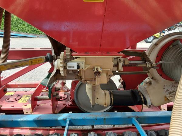 Grote foto kverneland pneumatic da zaaicombinatie 3 meter breed agrarisch zaaimachines