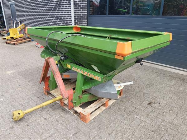 Grote foto amazone za m compact kunstmeststrooier 27 meter 800 liter agrarisch kunstmestrooiers