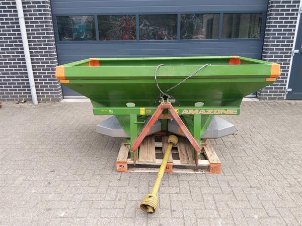 Grote foto amazone za m compact kunstmeststrooier 27 meter 800 liter agrarisch kunstmestrooiers
