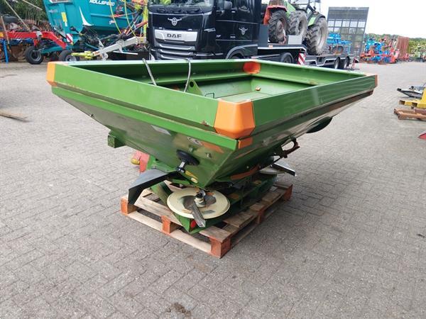 Grote foto amazone za m compact kunstmeststrooier 27 meter 800 liter agrarisch kunstmestrooiers