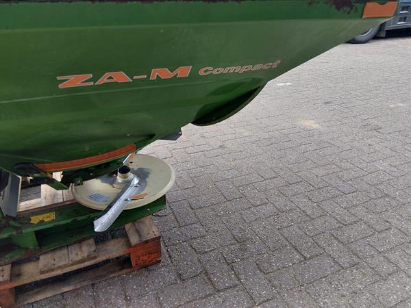 Grote foto amazone za m compact kunstmeststrooier 27 meter 800 liter agrarisch kunstmestrooiers