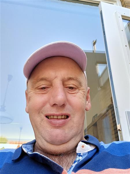 Grote foto zoek vriendschap contacten en berichten man zoekt vrouw