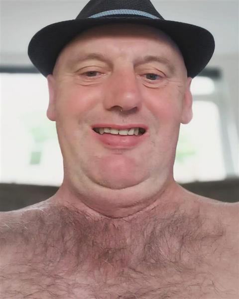 Grote foto zoek vriendschap contacten en berichten man zoekt vrouw
