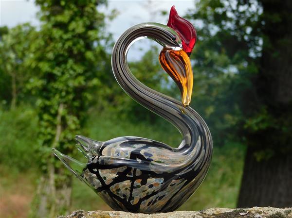 Grote foto glazen beeld zwaan handgemaakt glasgeblazen kunstwerk tuin en terras tuindecoratie