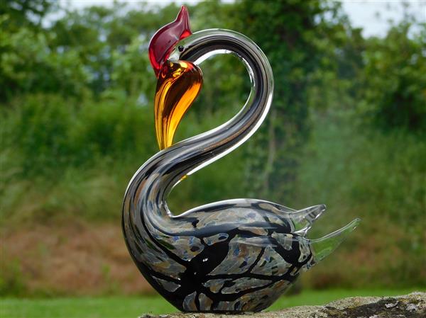 Grote foto glazen beeld zwaan handgemaakt glasgeblazen kunstwerk tuin en terras tuindecoratie