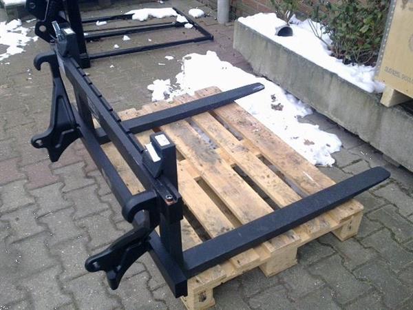 Grote foto palletbord met palletlepels palletvorken doe het zelf en verbouw aanbouwdelen