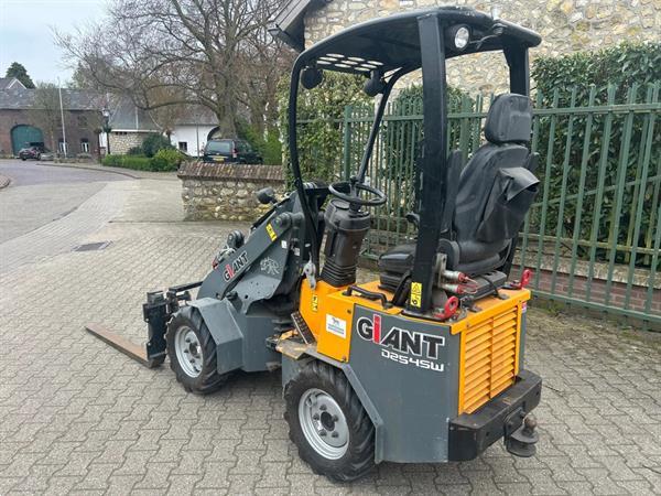 Grote foto giant d254sw agrarisch shovels