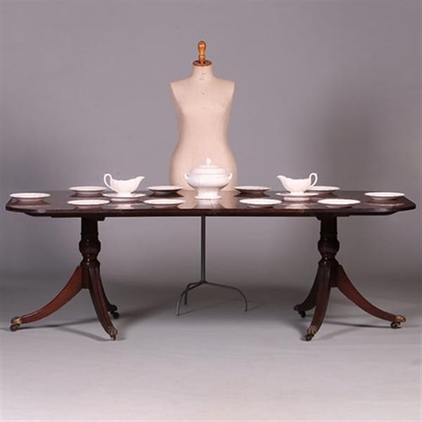 Grote foto engelse eetkamertafel waar heel goed armstoelen onder passen max lengte 2 22 m lang ca 1890 no.4120 antiek en kunst stoelen en banken