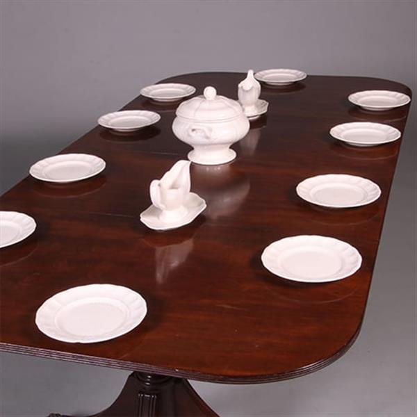Grote foto engelse eetkamertafel waar heel goed armstoelen onder passen max lengte 2 22 m lang ca 1890 no.4120 antiek en kunst stoelen en banken