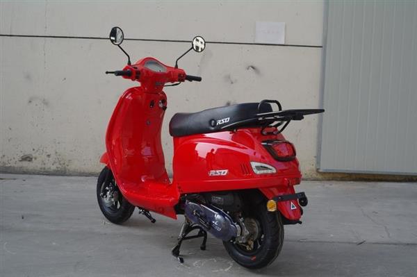 Grote foto kappenset ferrari rood rso sense vx50 s riva s vespa look s motoren overige accessoires