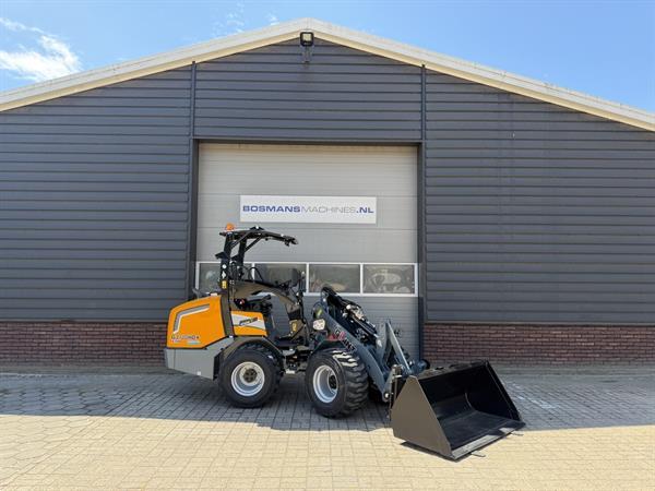 Grote foto giant g2700 x tra hd minishovel nieuw skid banden 695 lease agrarisch shovels