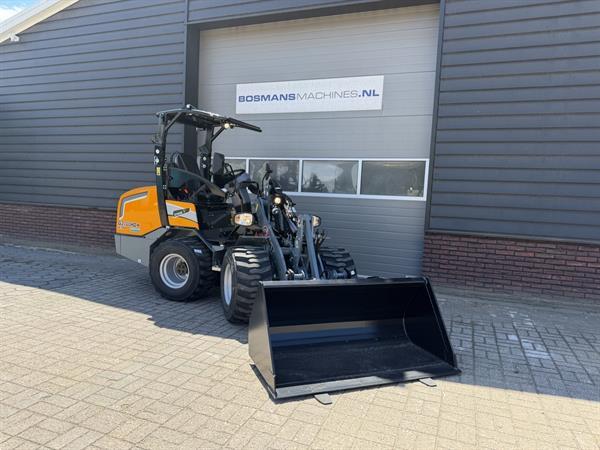 Grote foto giant g2700 x tra hd minishovel nieuw skid banden 695 lease agrarisch shovels