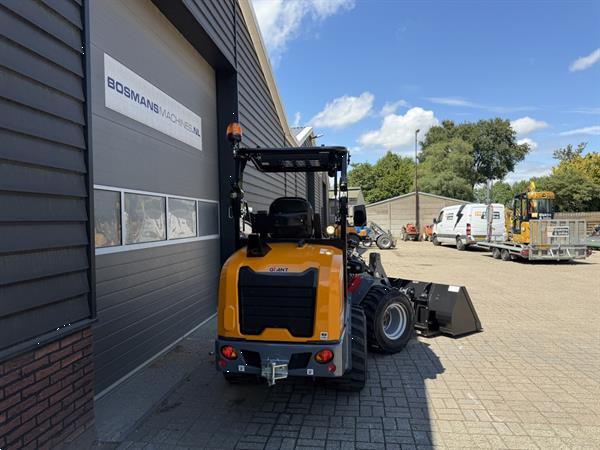 Grote foto giant g2700 x tra hd minishovel nieuw skid banden 695 lease agrarisch shovels