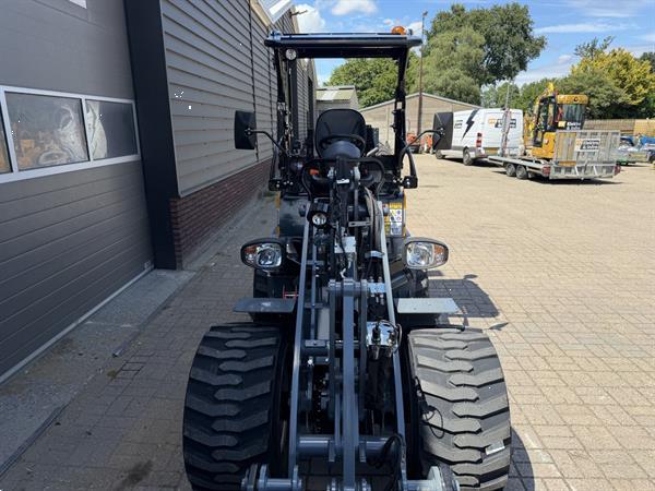 Grote foto giant g2700 x tra hd minishovel nieuw skid banden 695 lease agrarisch shovels